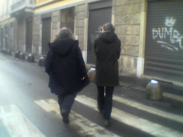 Marcello Mencarini e Michele Neri in Via Maroncelli a milano - © 2005 Gino Ferri